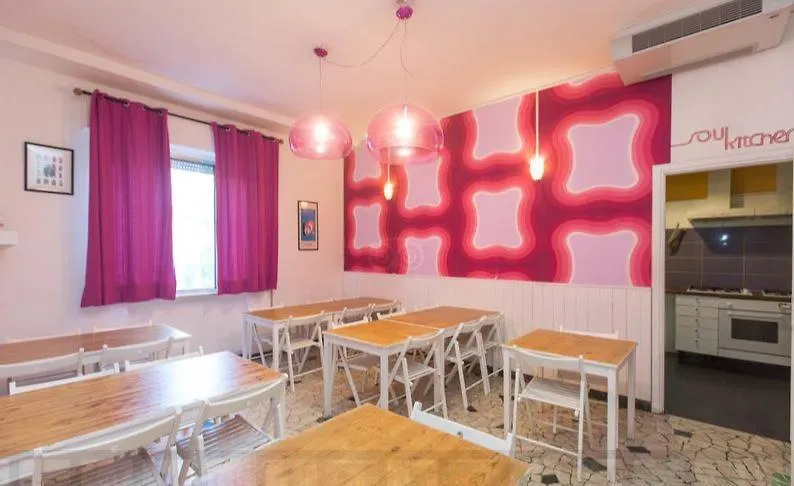 Sunflower City Student Hostel & Bar Римини