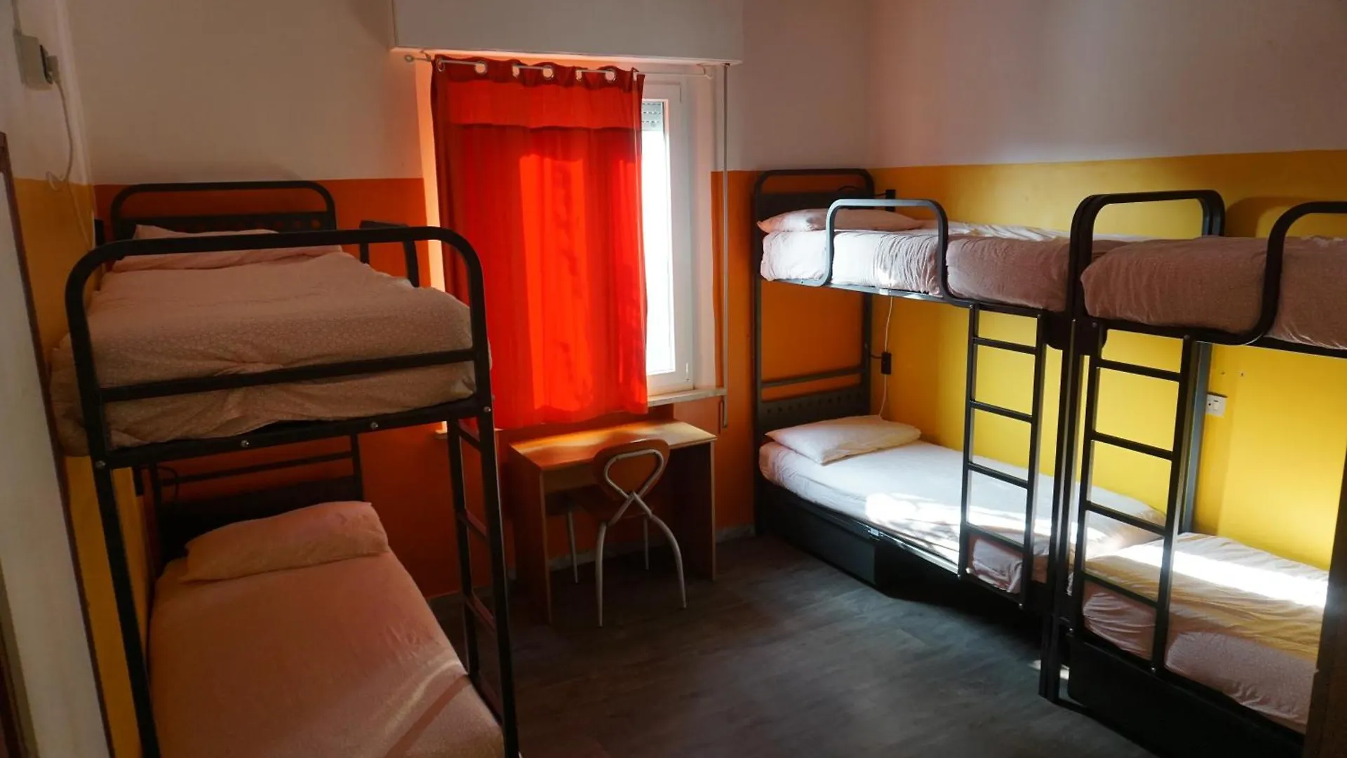 Sunflower City Student Hostel & Bar Римини Италия