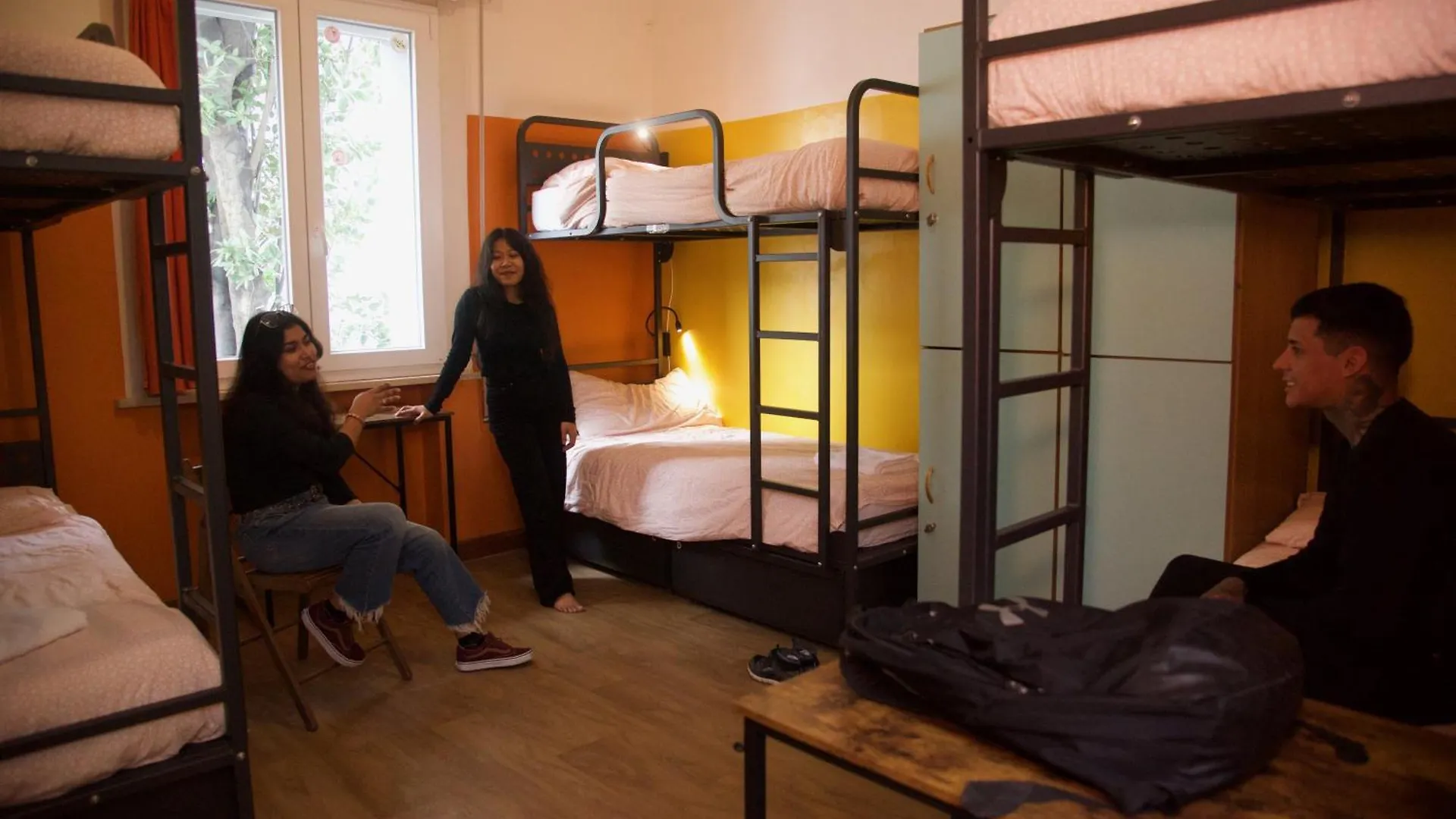 Sunflower City Student Hostel & Bar Римини