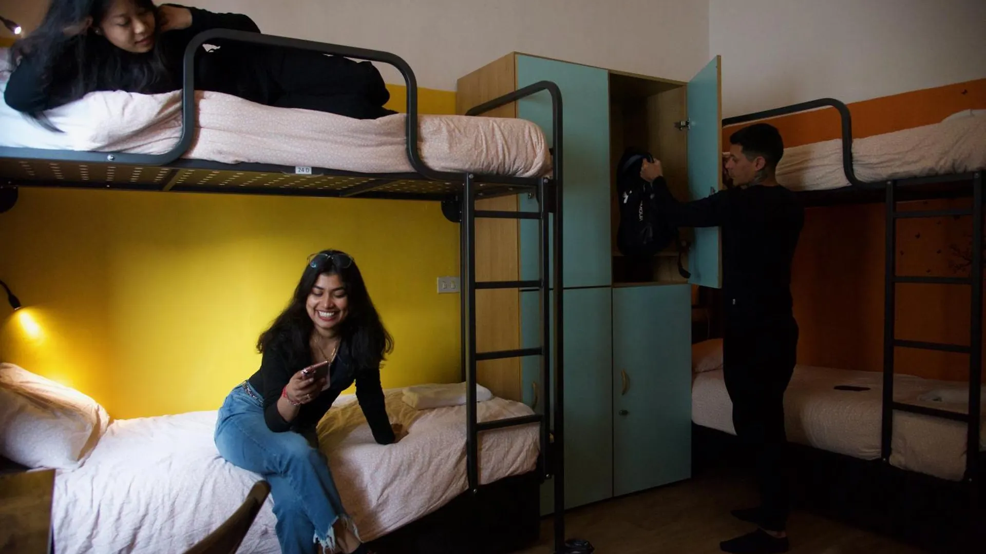 Sunflower City Student Hostel & Bar Римини